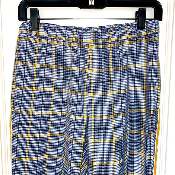 Closed Plaid Joggers - Picture 2 of 6